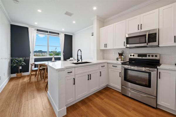 SHOMA HOMES AT COUNTRY CL