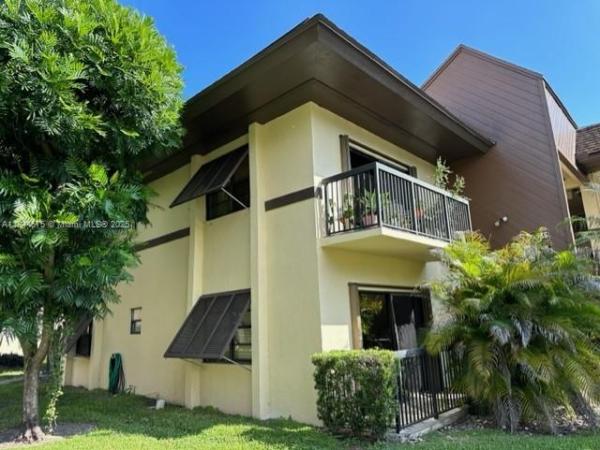 KINGS CREEK WEST CONDO BL