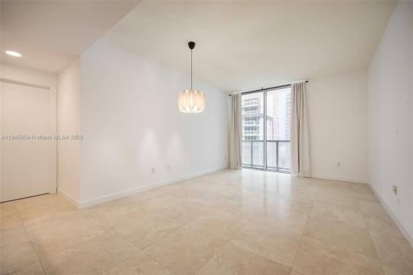 1060 BRICKELL AVE #2011, MIAMI, FL 33131