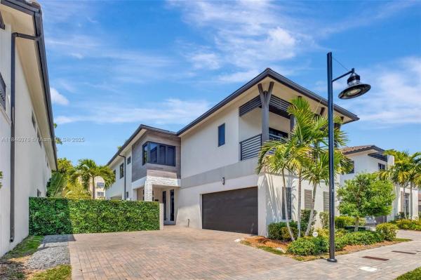 DOWNTOWN DORAL SOUTH PHAS