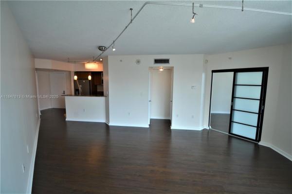 METROPOLIS I AT DADELAND