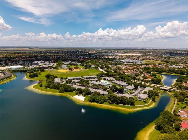 LAKEVIEW AT THE HAMMOCKS