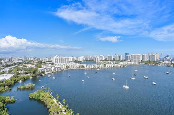 17301 BISCAYNE BLVD #2108, NORTH MIAMI BEACH, FL 33160