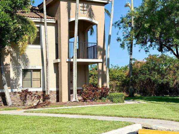 THE COURTS AT BAYSHORE II