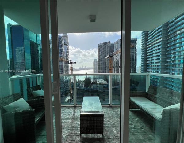 BRICKELL ON THE RIVER N T