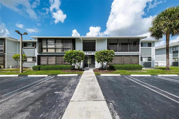 LAKEVIEW AT THE HAMMOCKS