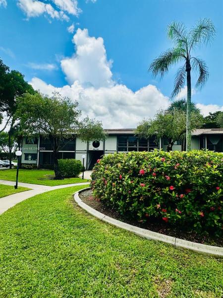 Tamarac Gardens Condomini