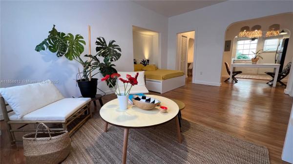 THE VINTAGE EAST CONDO