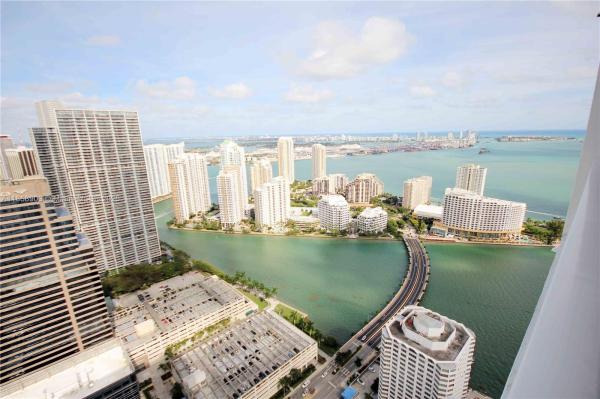 950 BRICKELL BAY DR #5208, MIAMI, FL 33131