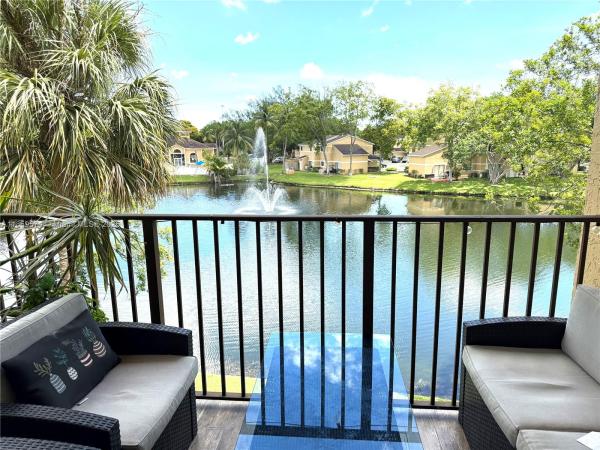 PALMS OF PEMBROKE CONDO