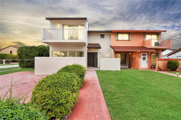 TWIN CHALETS AT INTL GARD