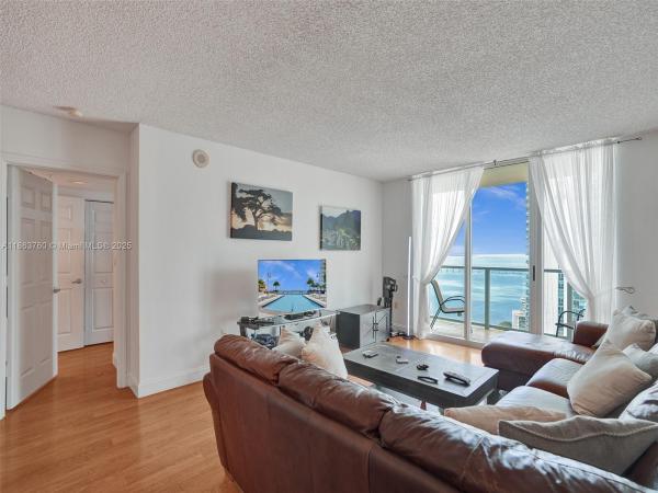 THE MARK ON BRICKELL COND