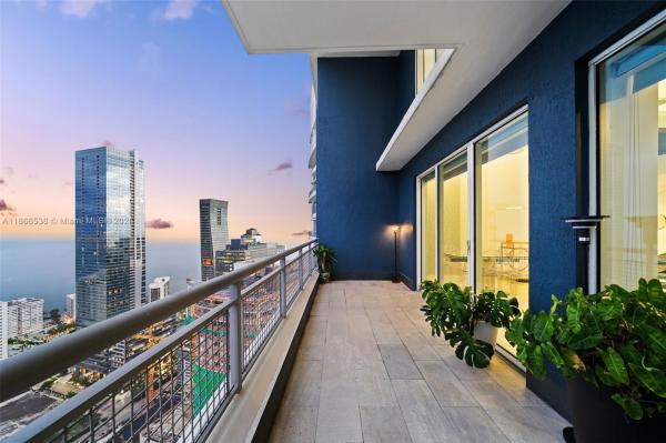 INFINITY AT BRICKELL