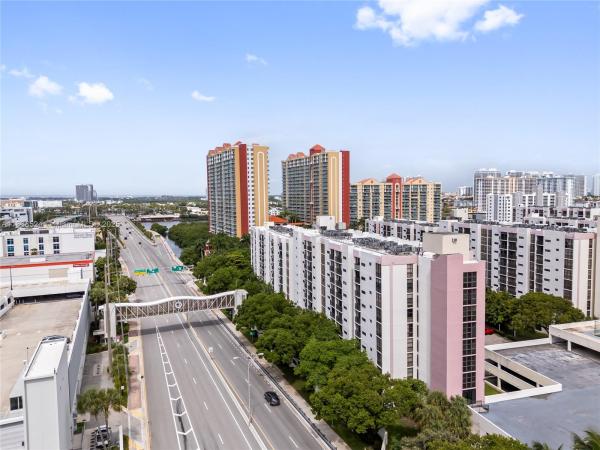16909 N BAY RD #221, SUNNY ISLES BEACH, FL 33160