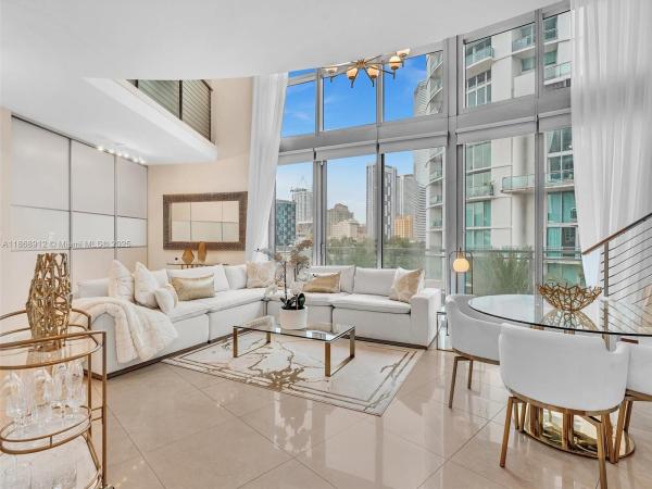 90 SW 3RD ST #TH501, MIAMI, FL 33130