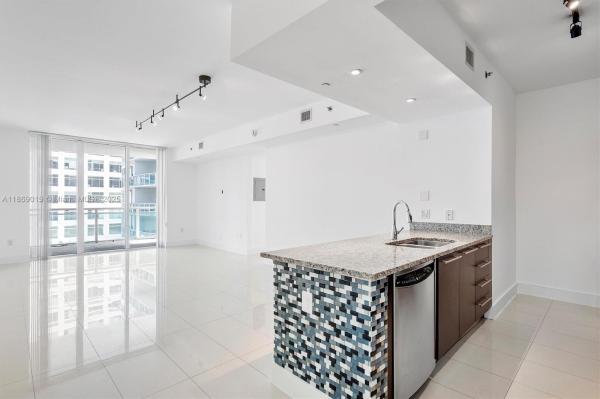 THE PLAZA 901 BRICKELL CO