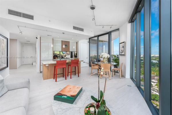 CLUB RESIDENCES AT PARK G