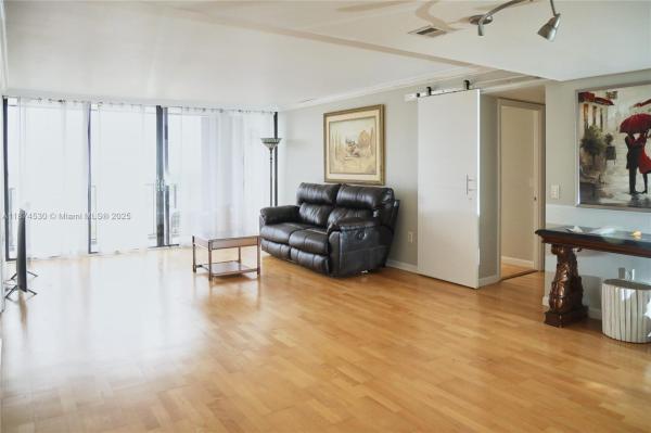 PALM BEACH HOUSE CONDO