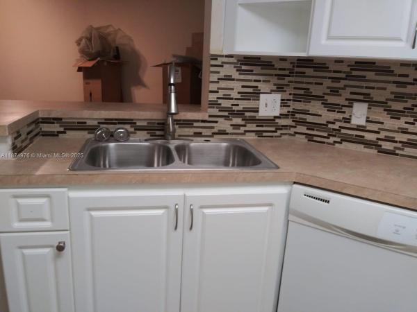 MEDITERRANEAN VILLAS COND