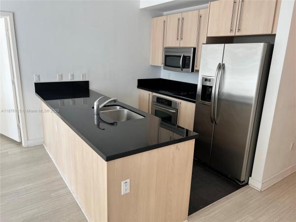 THE AXIS ON BRICKELL II C