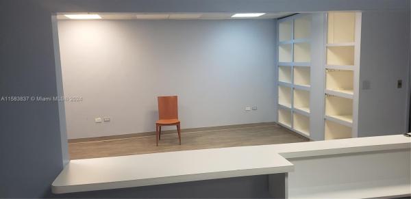 909 MEDICAL CENTER CONDO