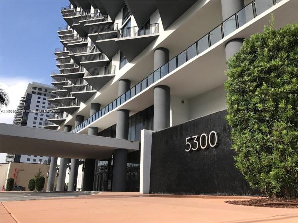5300 Paseo