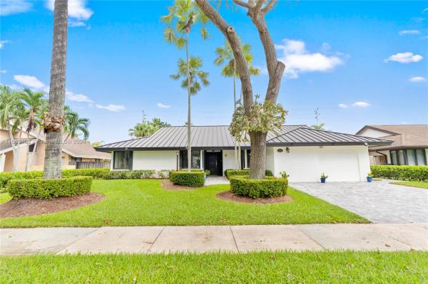 CALUSA CORNERS