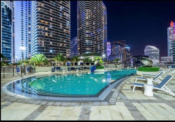 NINE AT MARY BRICKELL VIL