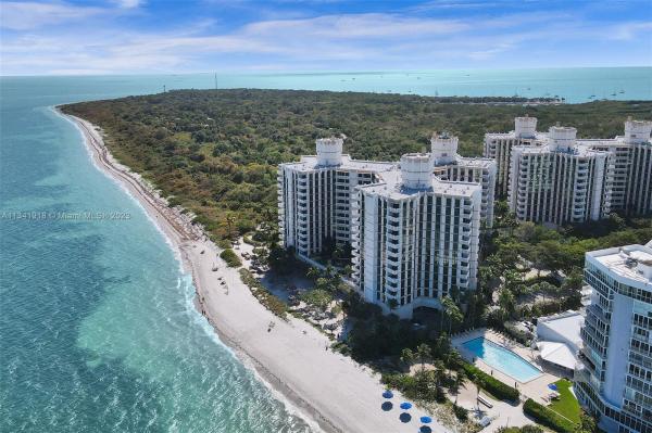 TOWERS OF KEY BISCAYNE