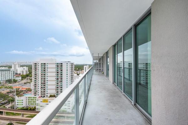 THE AXIS ON BRICKELL COND