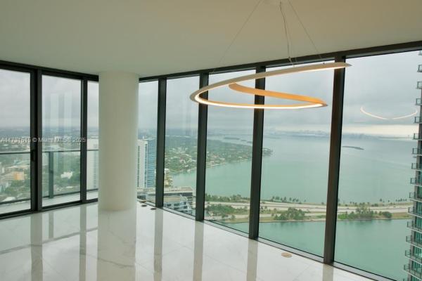 PARAISO BAY CONDO