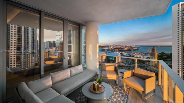 PARAMOUNT MIAMI