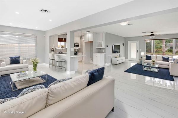 COUNTRY CLUB HOMES