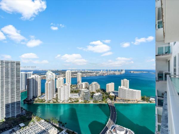 950 BRICKELL BAY DR #5206, MIAMI, FL 33131