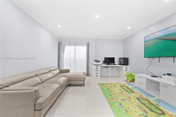 GOLDEN GATE CONDO