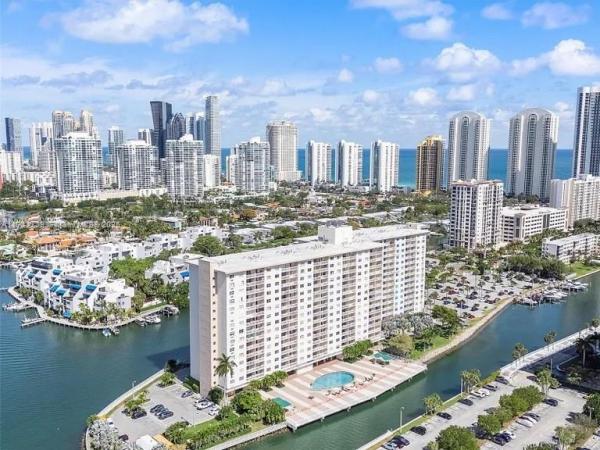 400 KINGS POINT DR #222, SUNNY ISLES BEACH, FL 33160