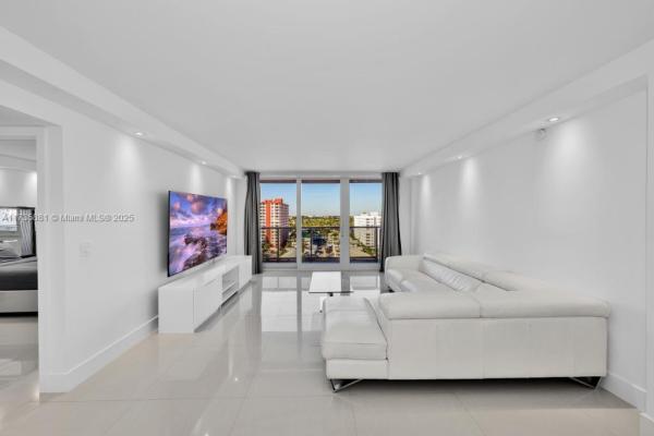 3140 S OCEAN DR #1011, HALLANDALE BEACH, FL 33009