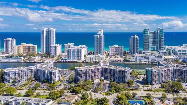 600 PARKVIEW DR #624, HALLANDALE BEACH, FL 33009