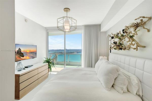 900 BISCAYNE BLVD #3303, MIAMI, FL 33132