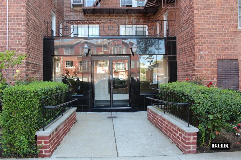 Sheepshead Terrace Coops - фото