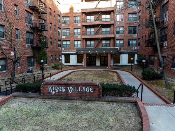 Kings Village
