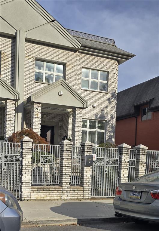 Single Family - фото