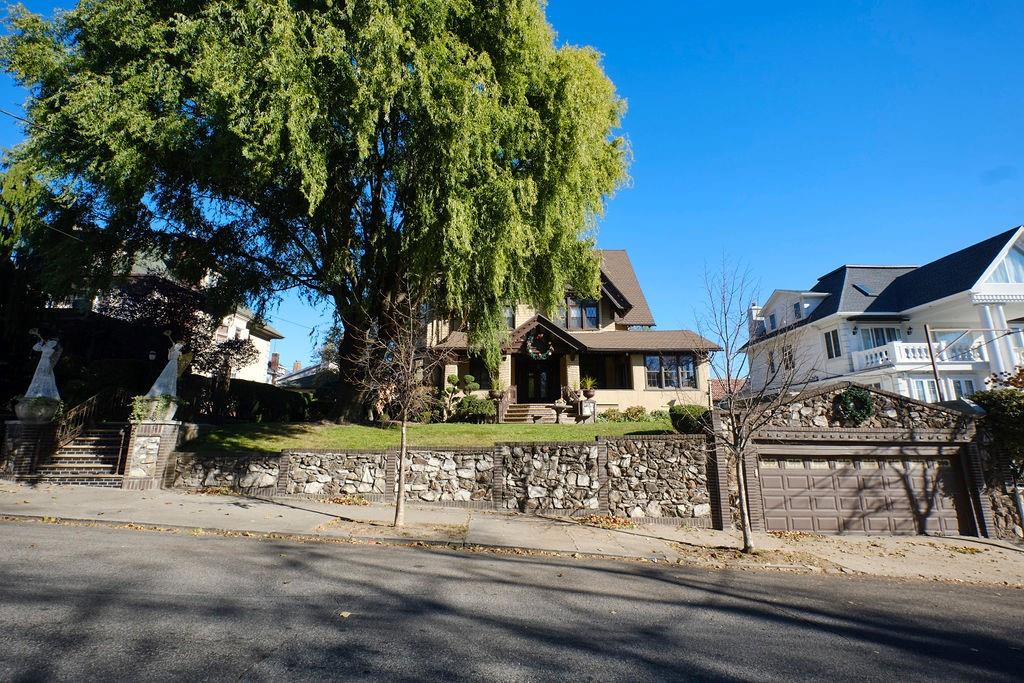 Single Family - фото