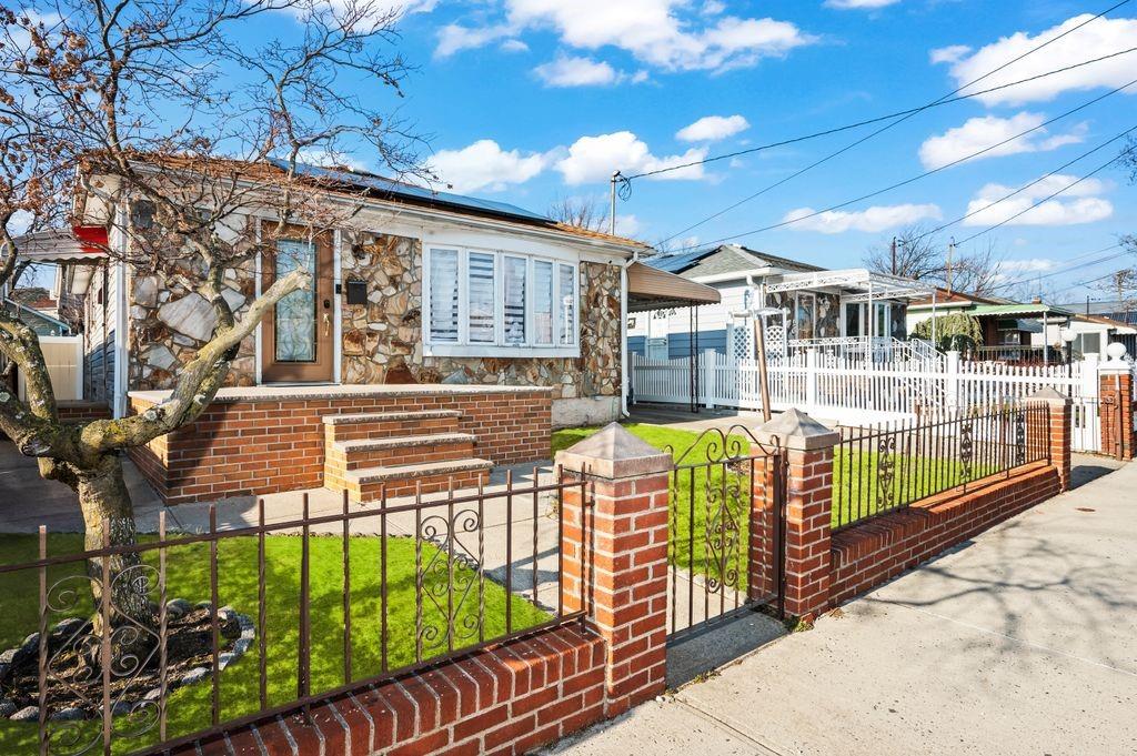 Single Family - фото