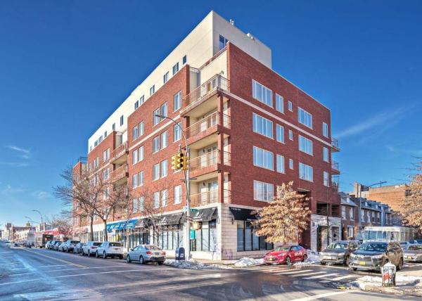 1740 West 4th St Condominium