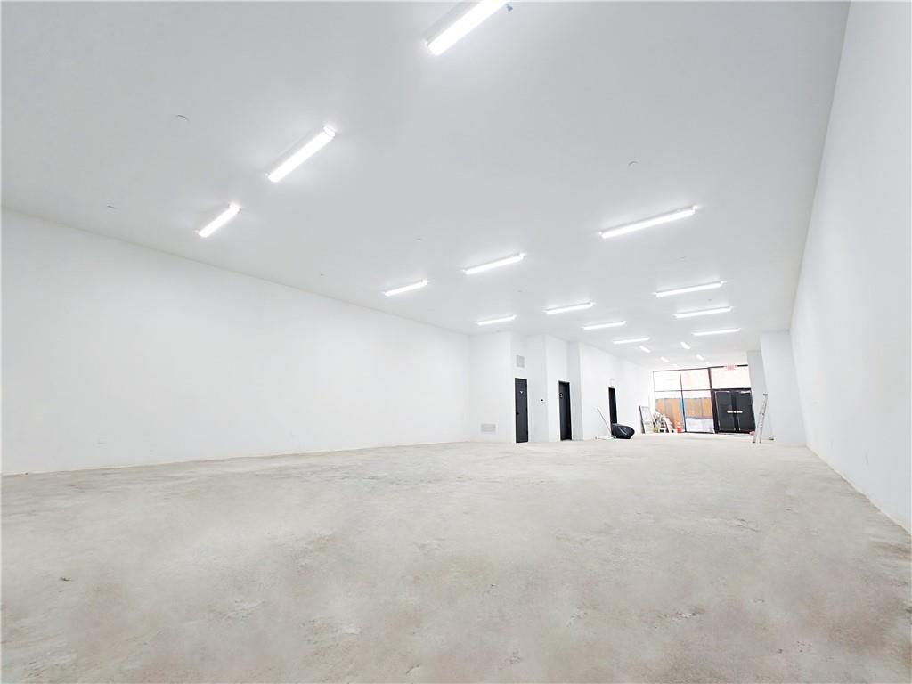 Commercial - фото