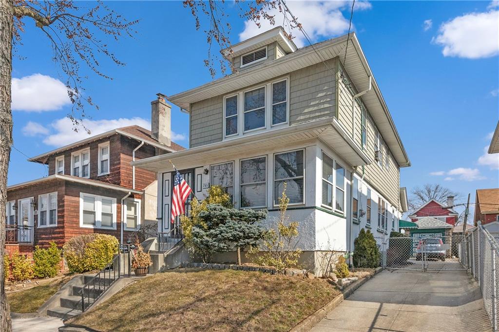 Single Family - фото