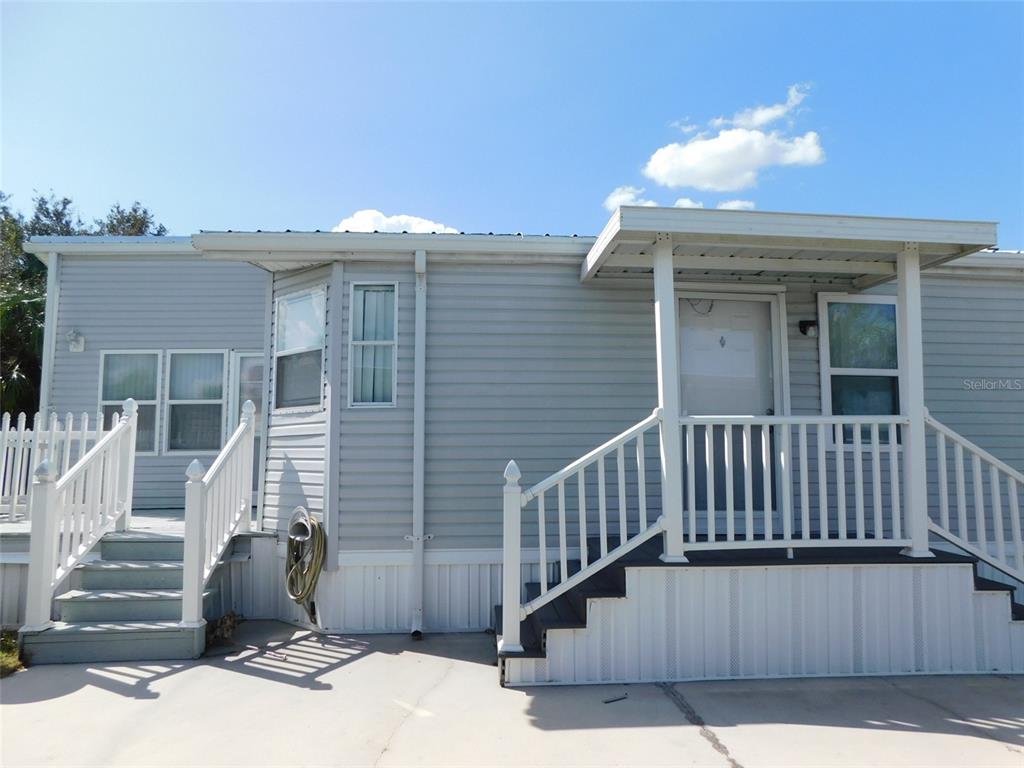 BROOKSIDE BLUFF - фото