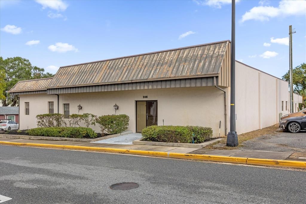 LEESBURG N MAIN ST - фото