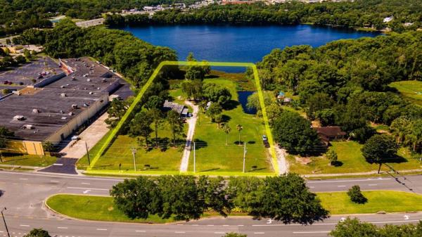 LAKE MINNIE ESTATES